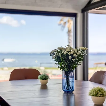 Catalina - 30m From The Sea By Interhome