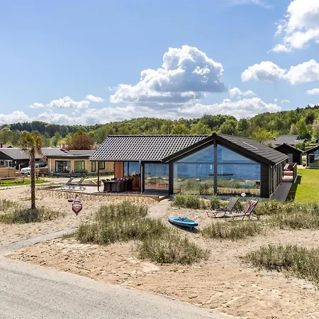 Catalina - 30m From The Sea By Interhome *
